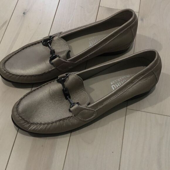 Munro American Women's Kimi Taupe Metallic Moccasin Gray Size 7M - Picture 2 of 5